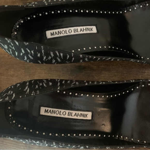 NWOT Manolo Blahnik Hangisi Black Jacquard Jewel Buckle Pump, 70mm (2.75" heel) - Picture 6 of 14